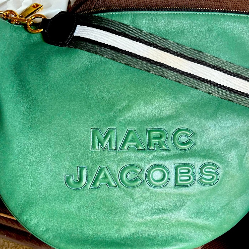 Marc Jacob’s Leather Crossbody with Original Adjustable Strap. EUC